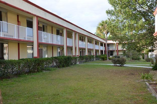 Budget Inn Of דה לנד מראה חיצוני תמונה